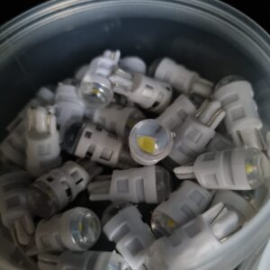 LAMPARA T10 ZOCALO PLASTICO